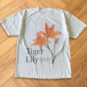 Tiger Lily Floral Graphic Tee Gildan 5000 NWT Cottagecore Flower Shirt